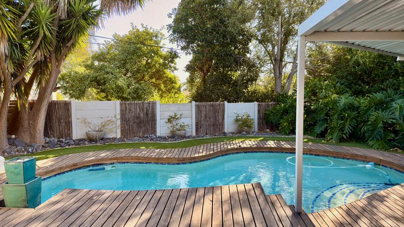 5 Bedroom Property for Sale in Kenridge Western Cape